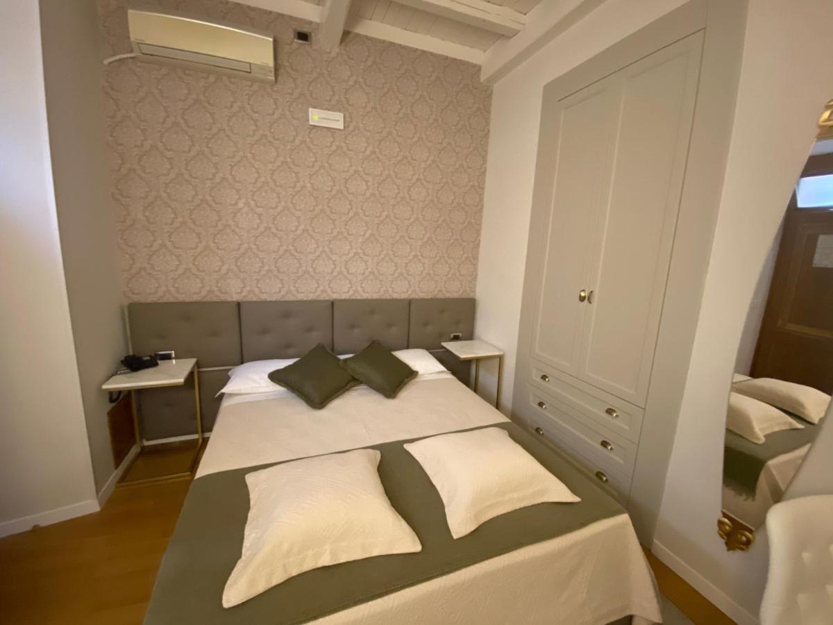 Condotti Rooms Róma Kültér fotó