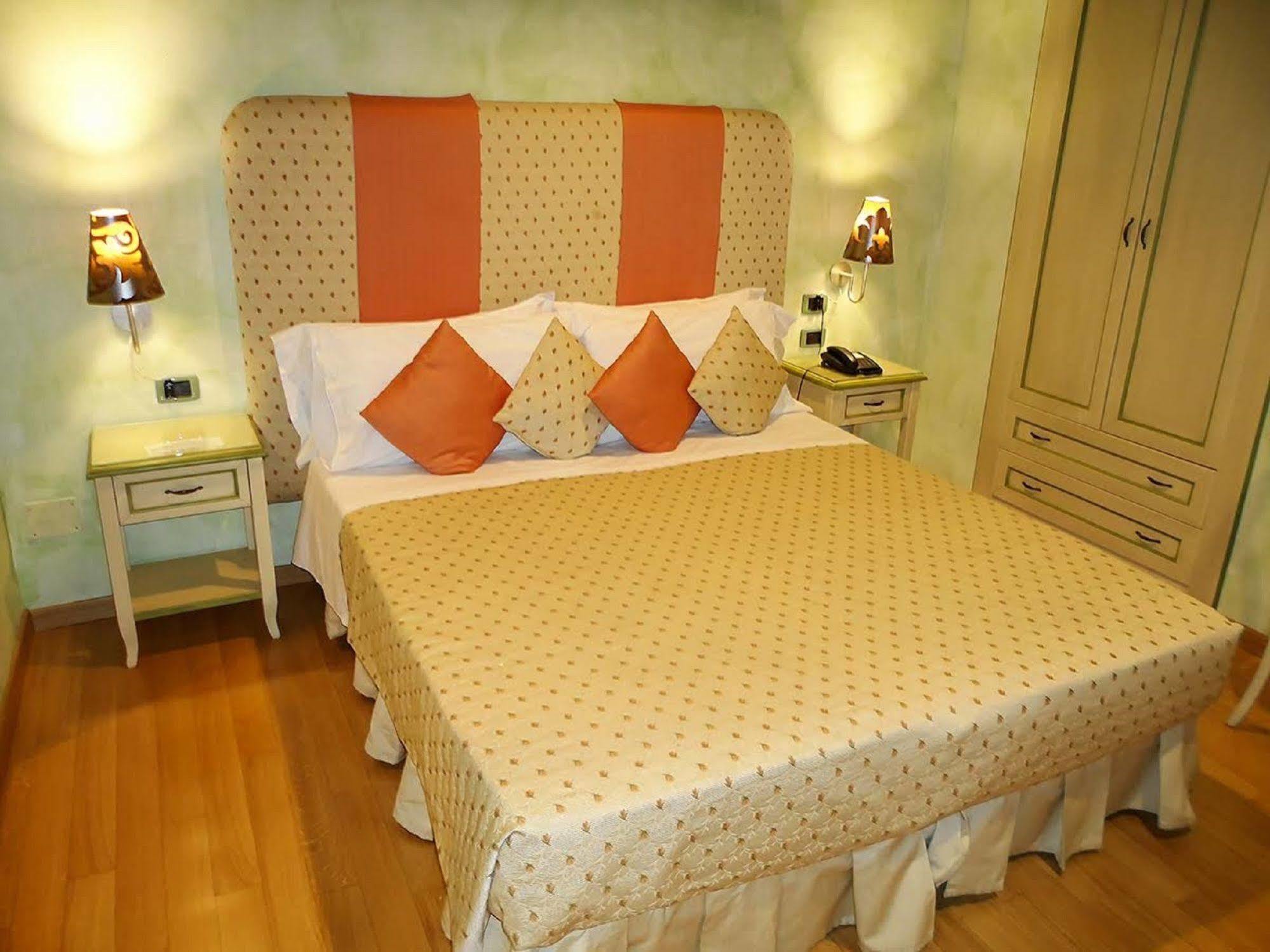 Condotti Rooms Róma Kültér fotó